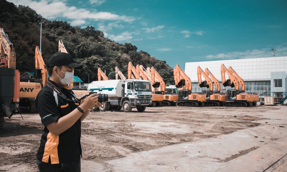 Implemente rotinas consistentes de calibragem para maximizar a durabilidade dos pneus da frota.